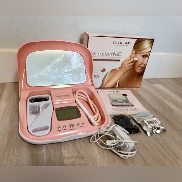 Trophy Skin MicrodermMD - At Home Microdermabrasion Kit - Anti Aging - Picture 2 of 7